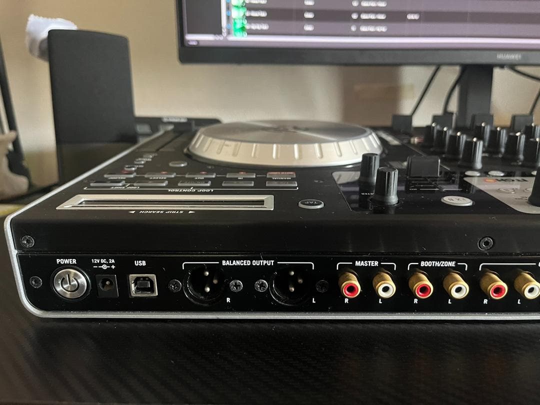 Numark「NS6」PCDJコントローラー（動作確認済み）