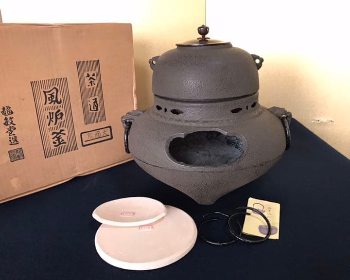 割引中‼️ 《R》茶道具 鬼面大風炉釜【龍敏堂造】釜鐶 底瓦 前瓦付 （Z2）