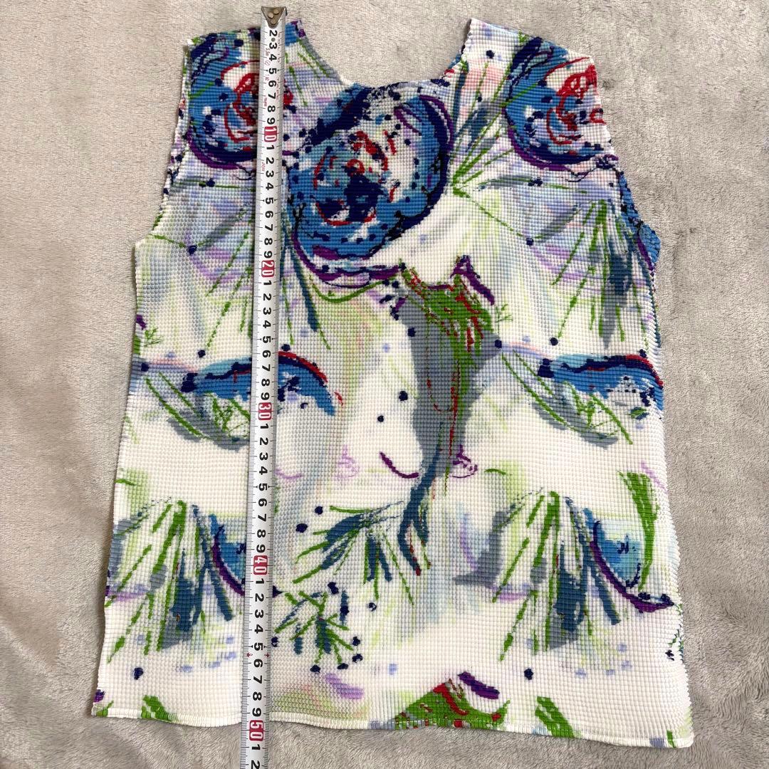 me ISSEY MIYAKE ノースリーブタンクトップ