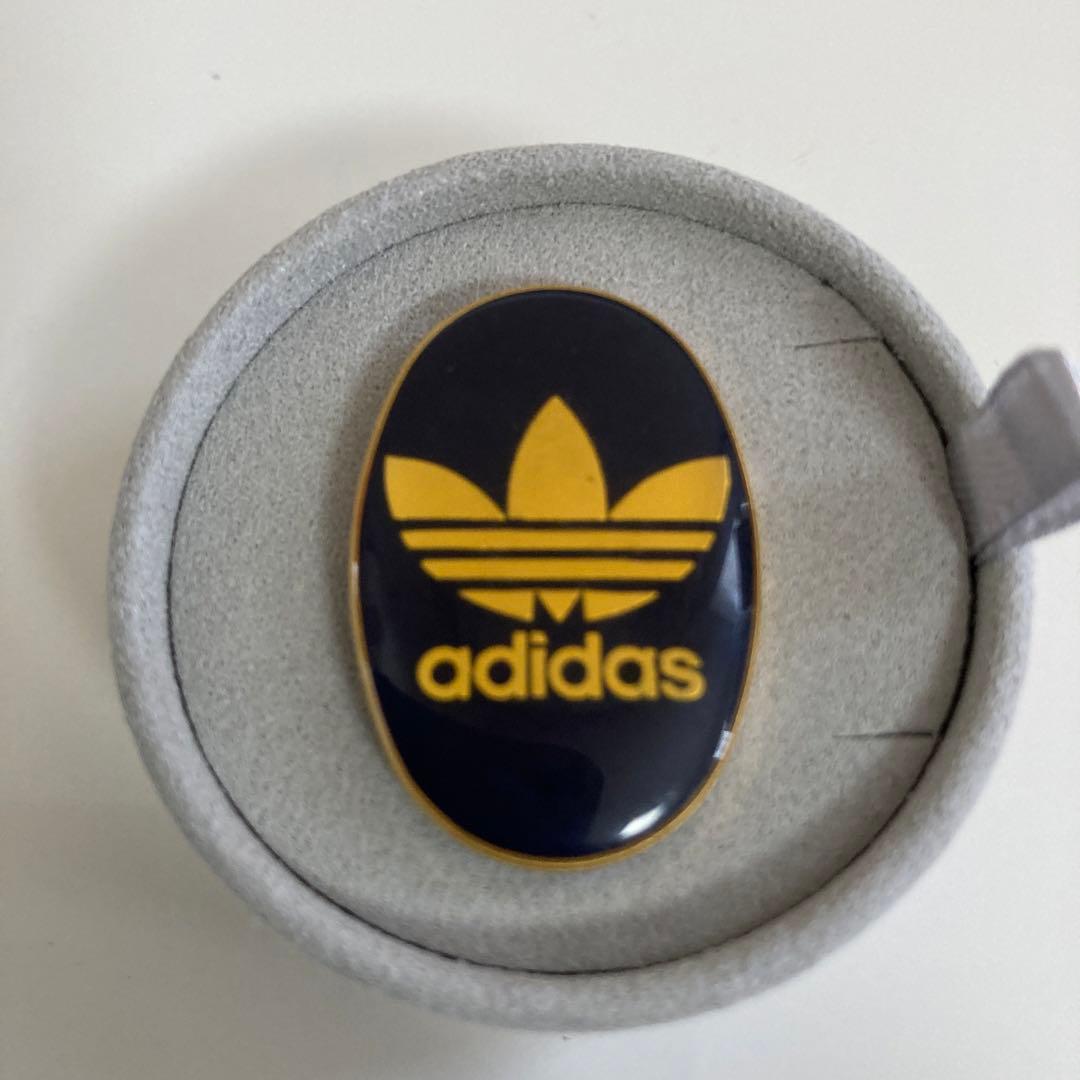 ヴィンテージ 品》 adidas バッチ ブローチ アディダス ピンブローチ
