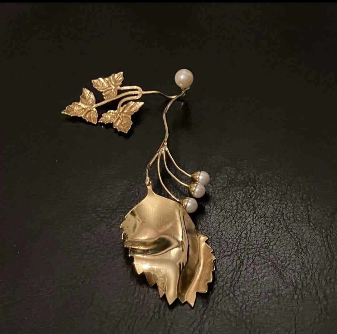 Mame Botanical Leaf Asymmetry Earring
