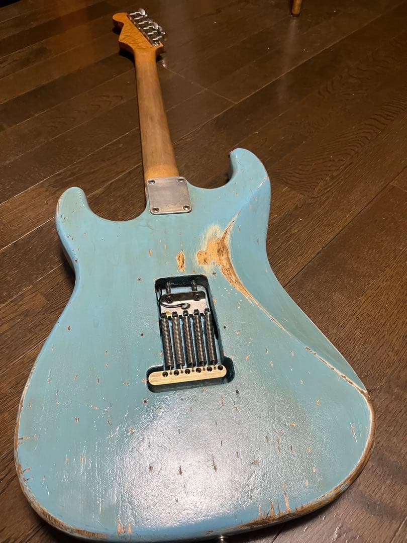 ストラトタイプギター ヴィンテージ仕上げ