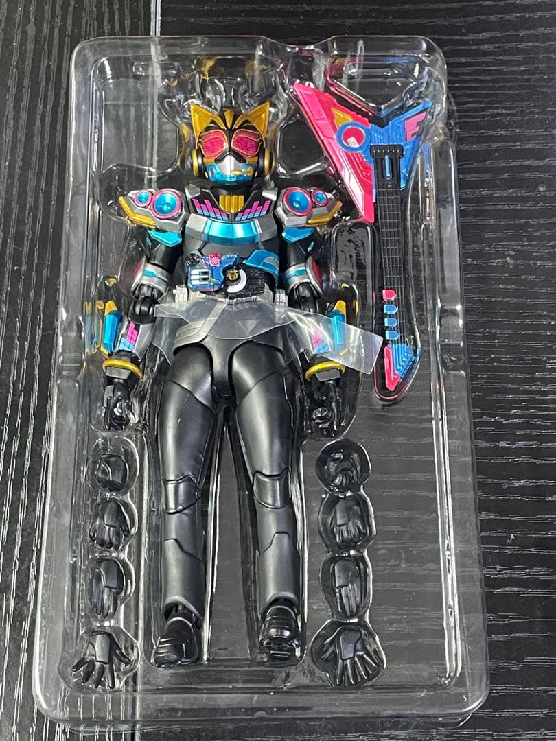 【最終価格】s.h.figuarts 仮面ライダーナーゴ ビートフォーム