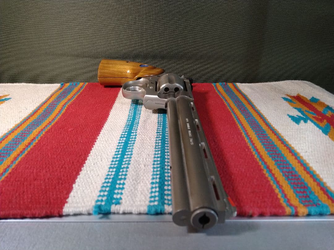 希少な美品！タナカ　コルトパイソン8インチ！銀色・木グリ付のカートレスガスガン！