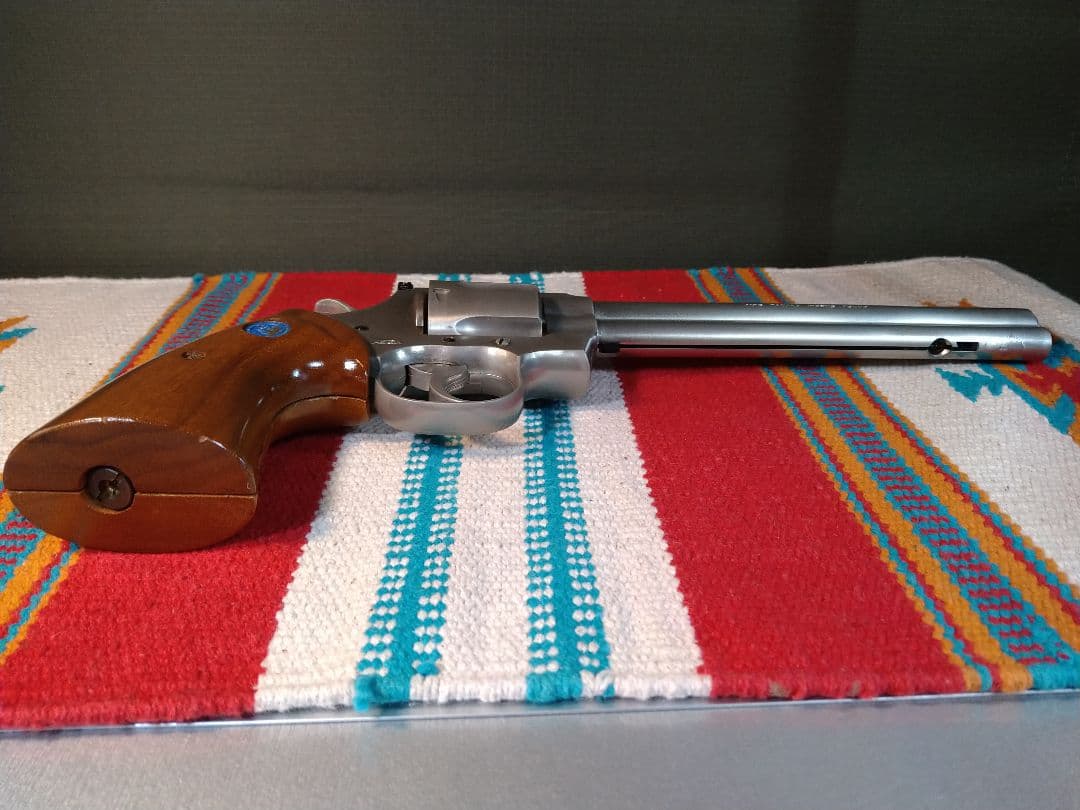 希少な美品！タナカ　コルトパイソン8インチ！銀色・木グリ付のカートレスガスガン！