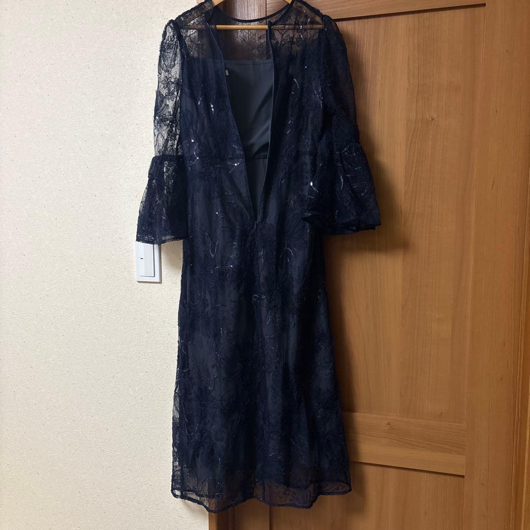 【LEJA】スパンコール刺しゅうレース透け感フレアスリーブスリット入りIライン