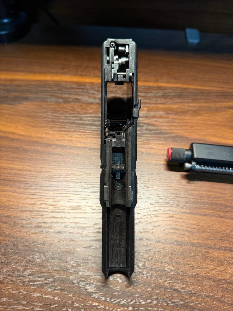 東京マルイ　グロック18c ガスガン マガジン2個　ガス缶付き