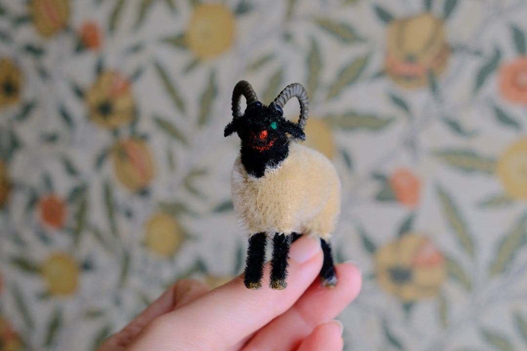 ヴィンテージ 羊 ヒツジ 置物 楽天市場】Sheep リボンをつけたヒツジの置物 羊 アンティーク 雑貨