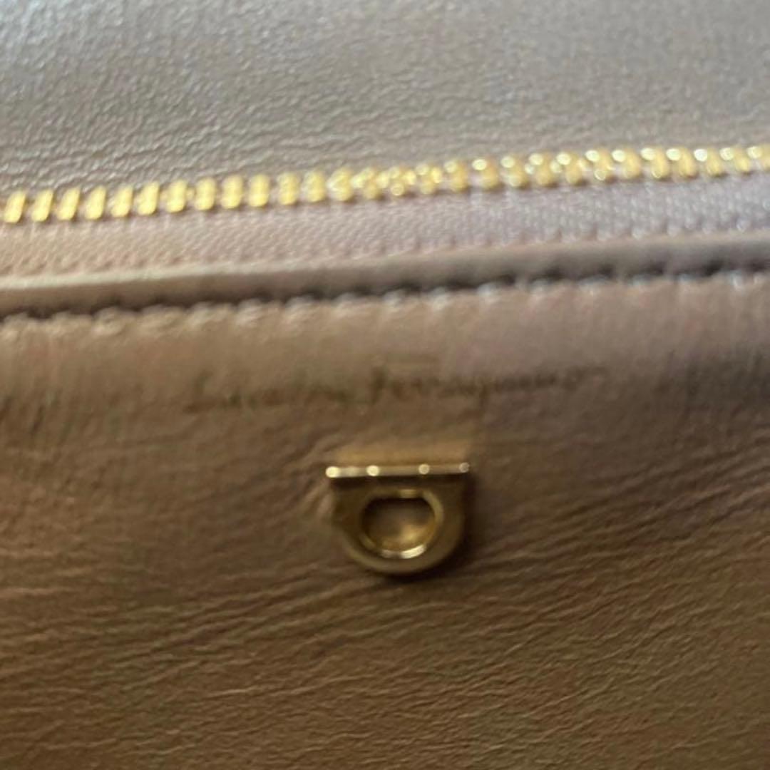 発*ら様 【美品】フェラガモ　ハンドバッグ BOX7 M