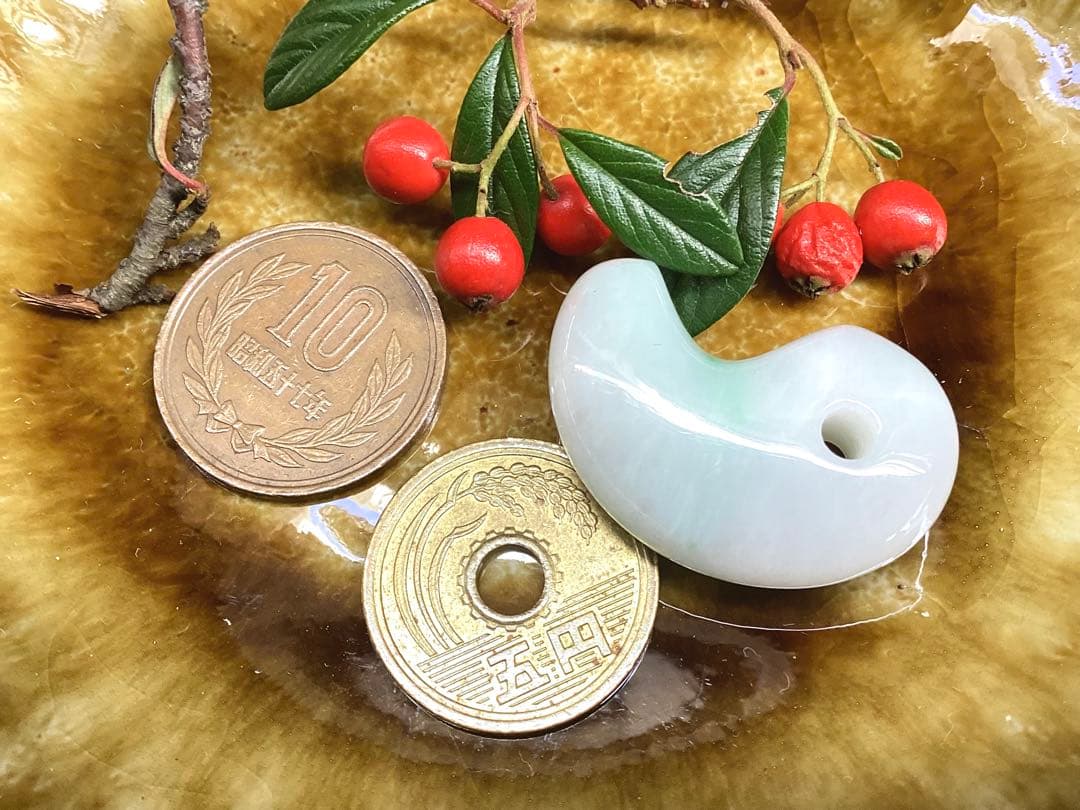 ✳premiumシリーズ*糸魚川翡翠勾玉 一生物の守護石 再結晶線入り