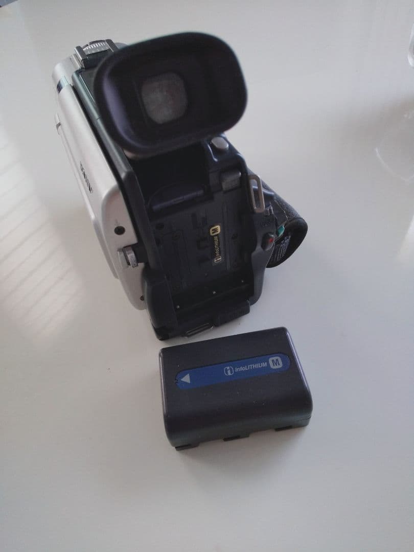 SONY デジタルハンディカム DCR-TRV17K 本体 三脚付き