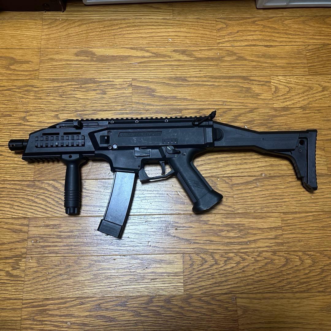 サブマシンガン 電動ガン スコーピオンEVO3マガジン3本付き サブマシンガン 電動ガン スコーピオンEVO3マガジン3本付き サブ