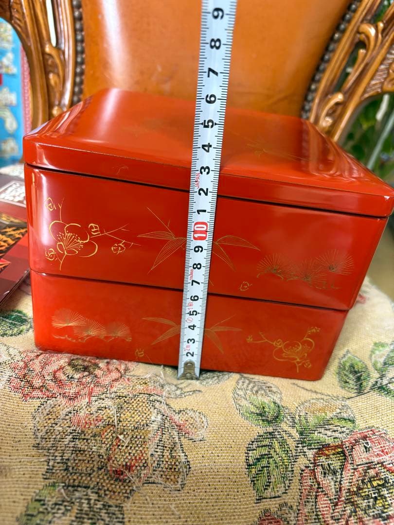 未使用に近い 木曽檜漆重箱 朱色の重箱 金色の模様