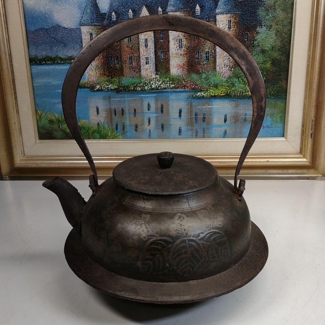 骨董の鉄瓶 三葉葵 コレクション 時代鉄瓶】三葉葵紋 四方形鉄瓶