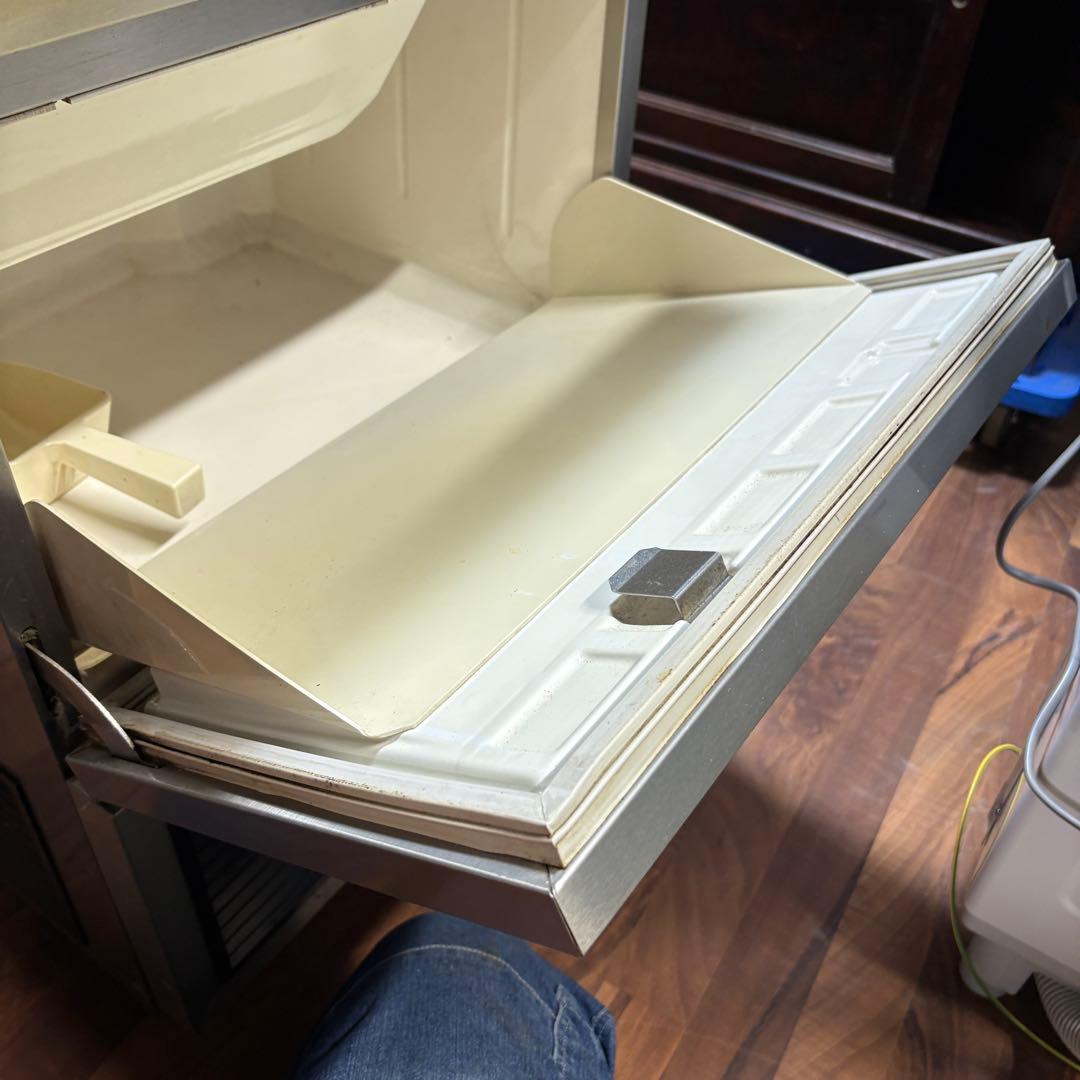 送料設置込み　ダイワ 製氷機 全自動製氷機 35kg DRI-35LMT1