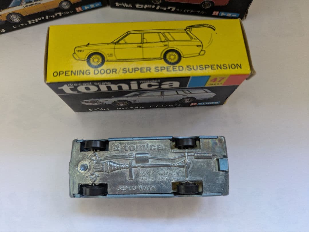 トミカ 黒箱ニッサンセドリックワゴン 47 76 77 78