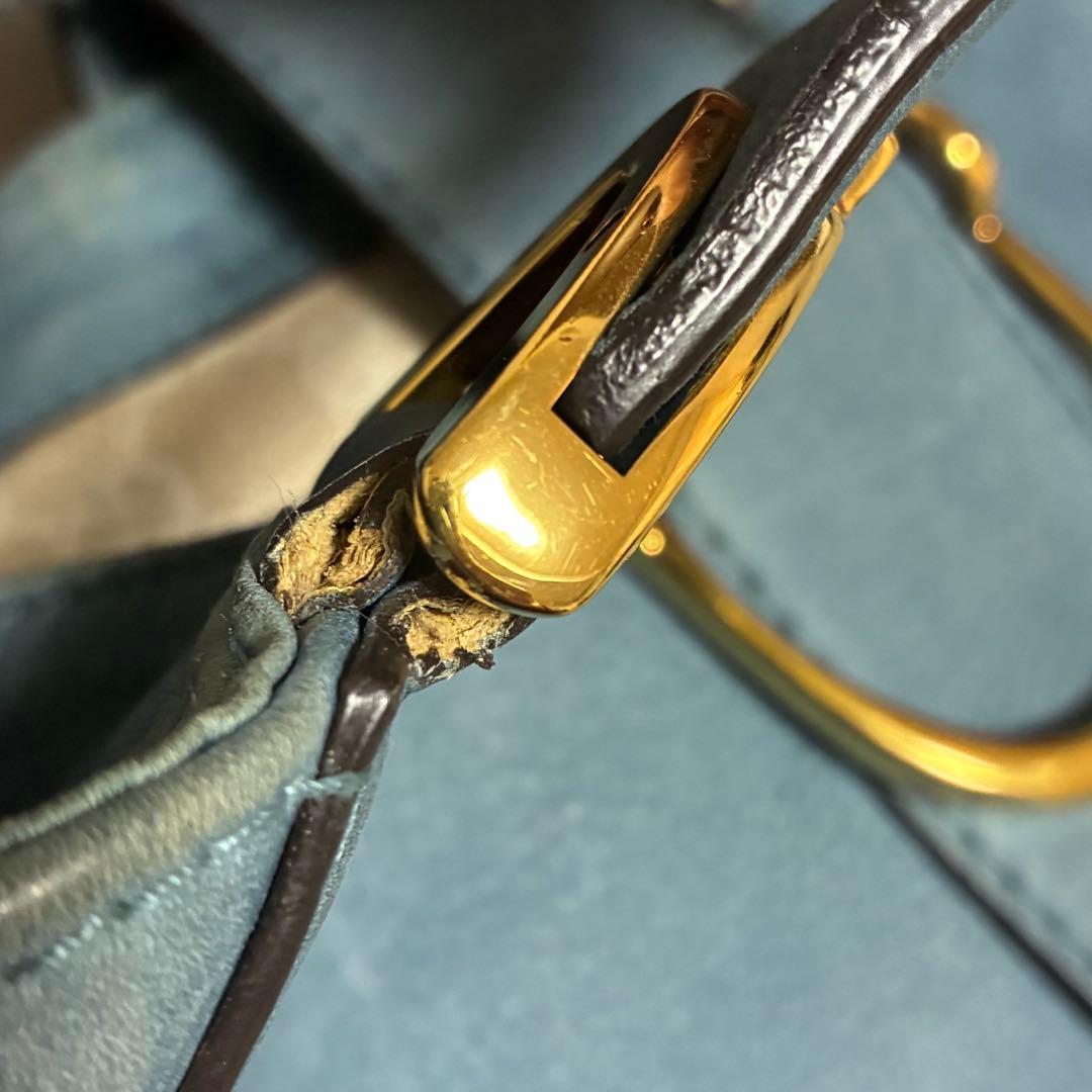 GUCCI レザー ソフトスティラップ A4収納可能