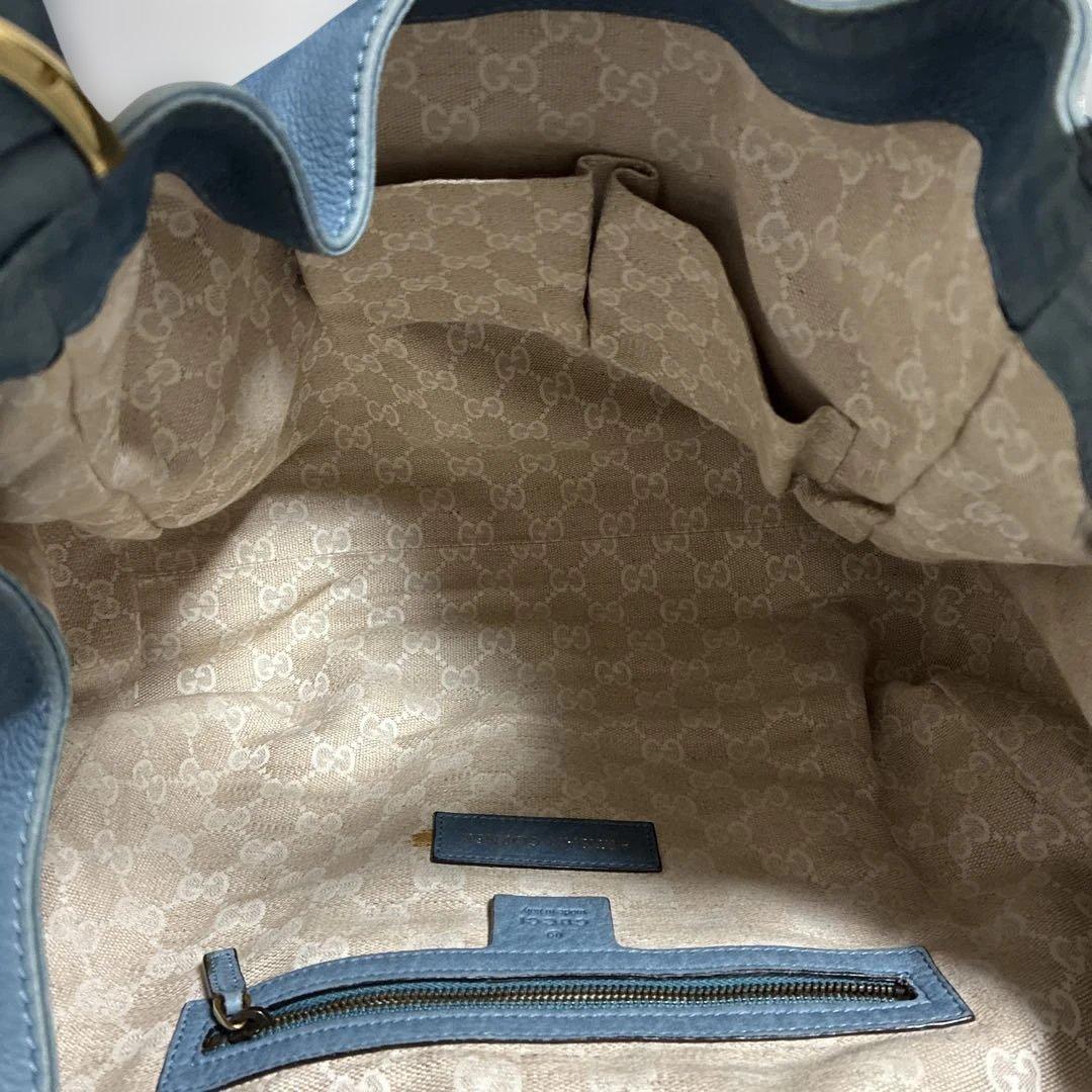 GUCCI レザー ソフトスティラップ A4収納可能