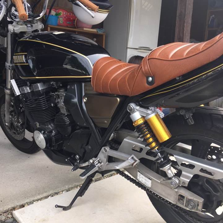 xjr400 タックロール茶 三段シート/タックロール/xjr - メルカリ