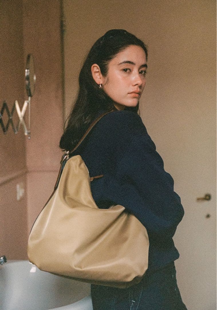 TOUT Y EST トゥティエ　カノトワルバッグ　ベージュ