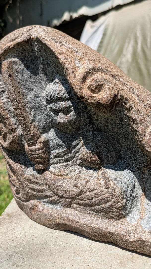 石仏、不動明王、河原の石、日本人の彫刻、倉田辰彦作