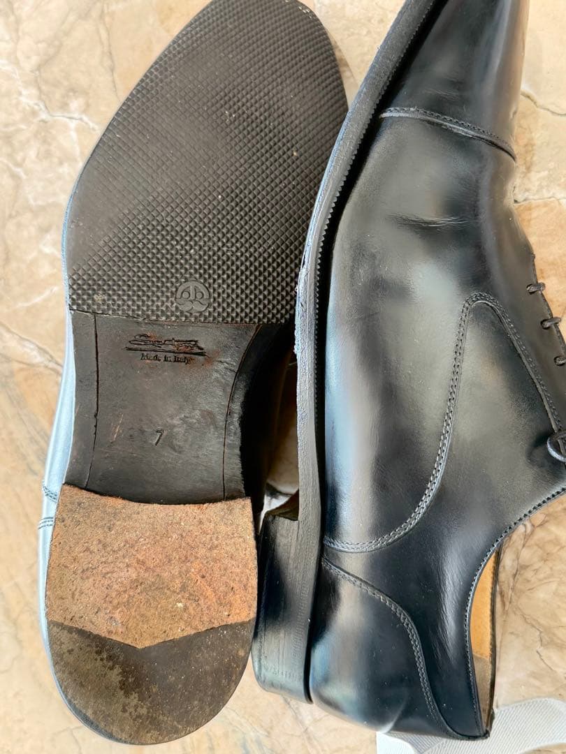 サントーニ　キャップトゥドレスシューズ