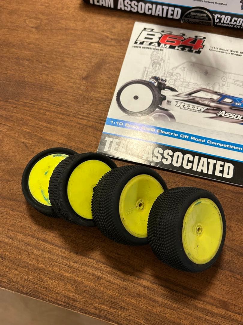 Associated B64 4WD バギー　アソシエイテッド　ラジコン