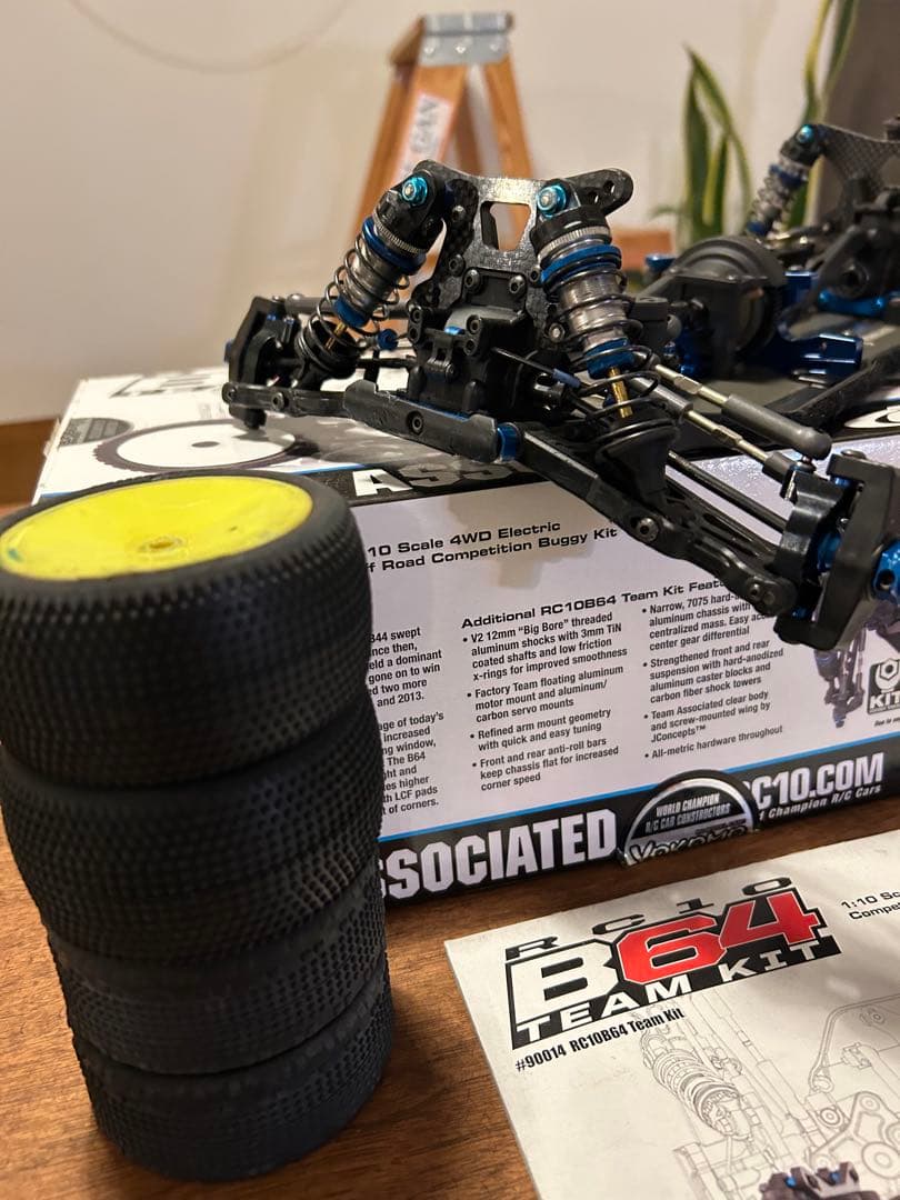 Associated B64 4WD バギー　アソシエイテッド　ラジコン