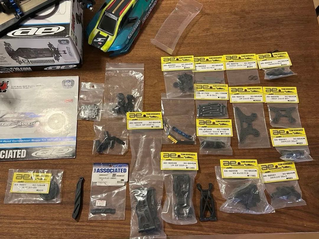 Associated B64 4WD バギー　アソシエイテッド　ラジコン