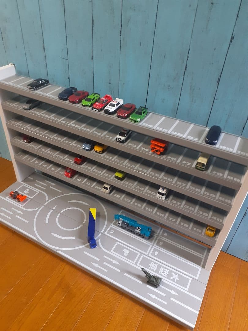 K高さ45センチ　自作トミカ収納棚110台ロングトミカ7台ロータリー