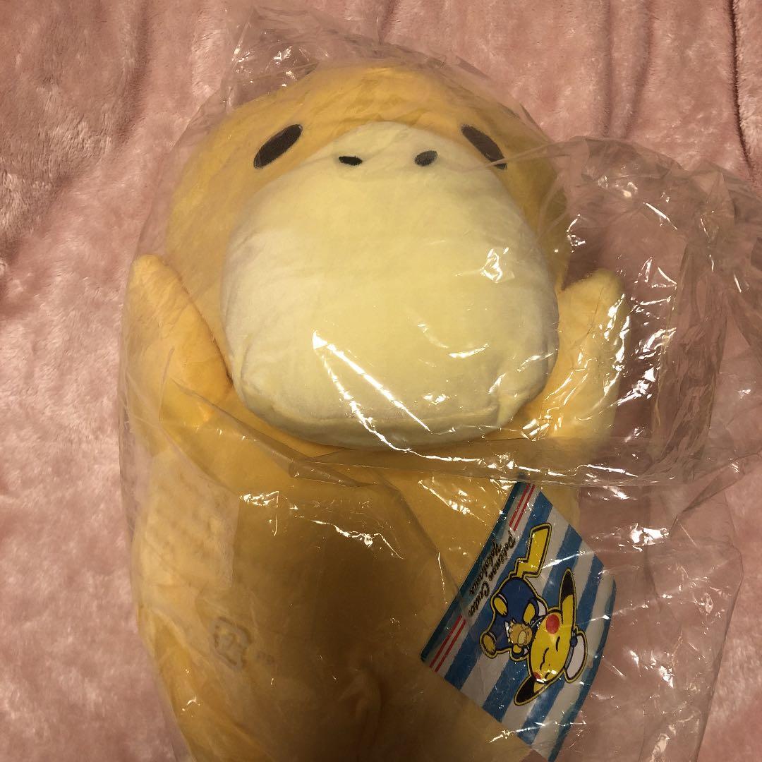 ポケモンセンター　コダック　ぬいぐるみ　ポケモン　ピカチュウ のもっている