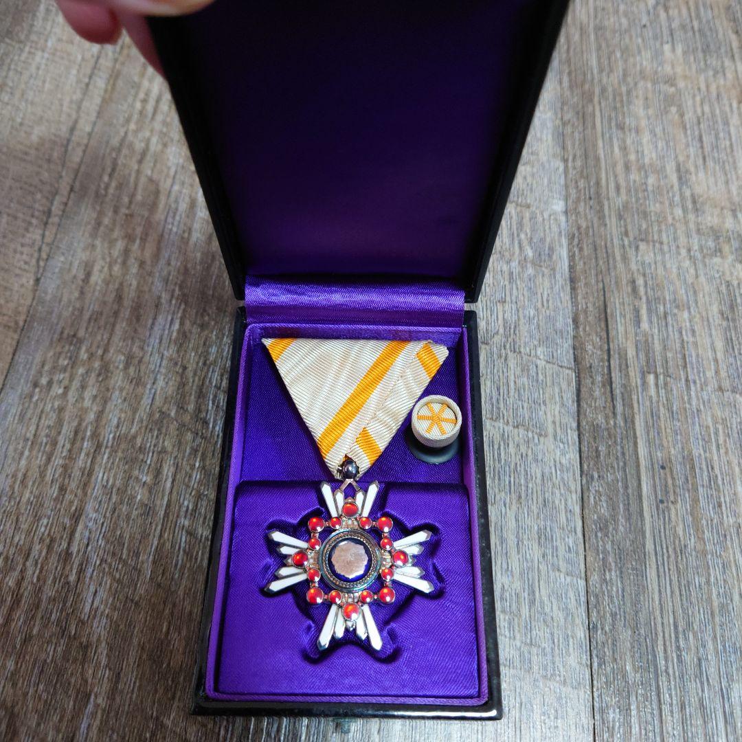 骨董 勲六等瑞宝章 勲章 銀 金張 共箱あり 当時品 - メルカリ