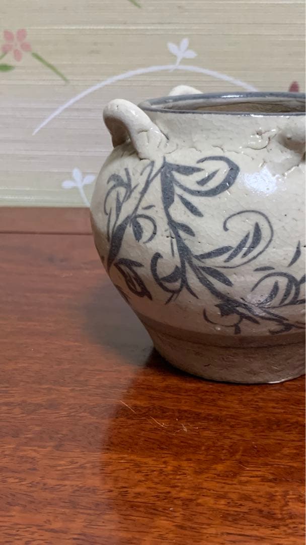 李朝？ 中国？ アンティーク白磁四耳草花紋壺 花瓶