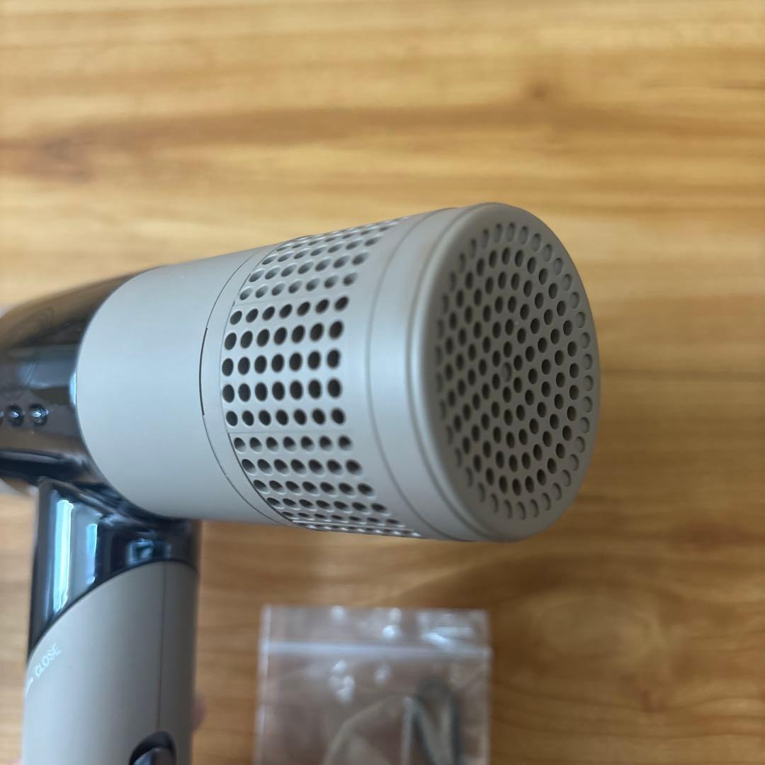 絹女　KINUJO ヘアドライヤー 美髪　マイナスイオン　軽量ドライヤー