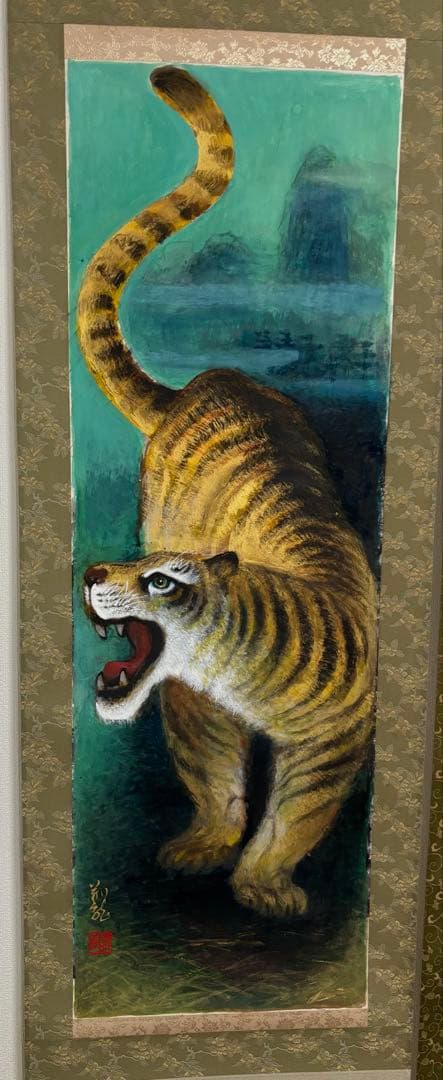 肉筆の水墨画（龍）日本画（虎）の掛け軸。