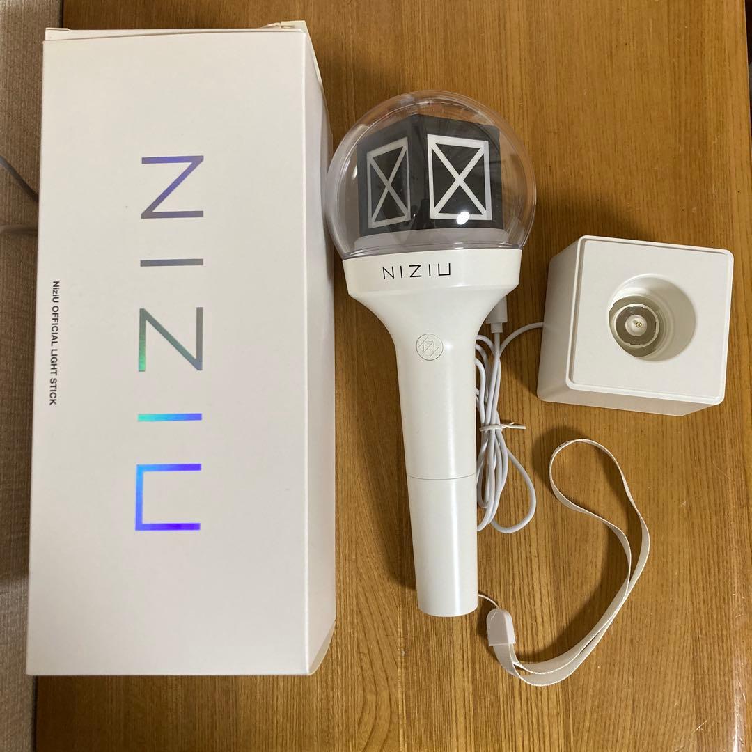 ☆ペンライト有☆【NiziU公式グッズ まとめ売りセット】 NIZOO LIGHT
