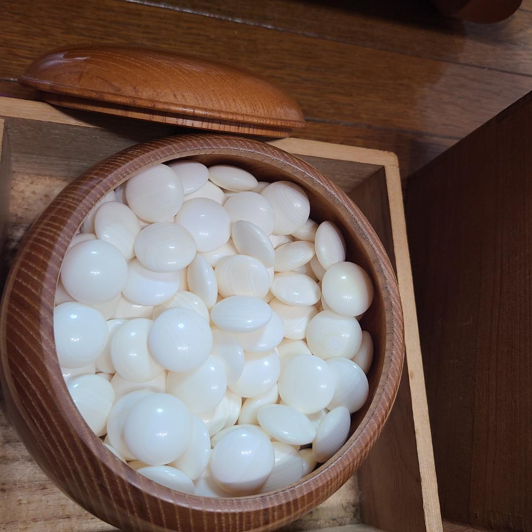 高級　囲碁盤 脚付き へそ有り 碁石・碁筒セット（ケース付き）