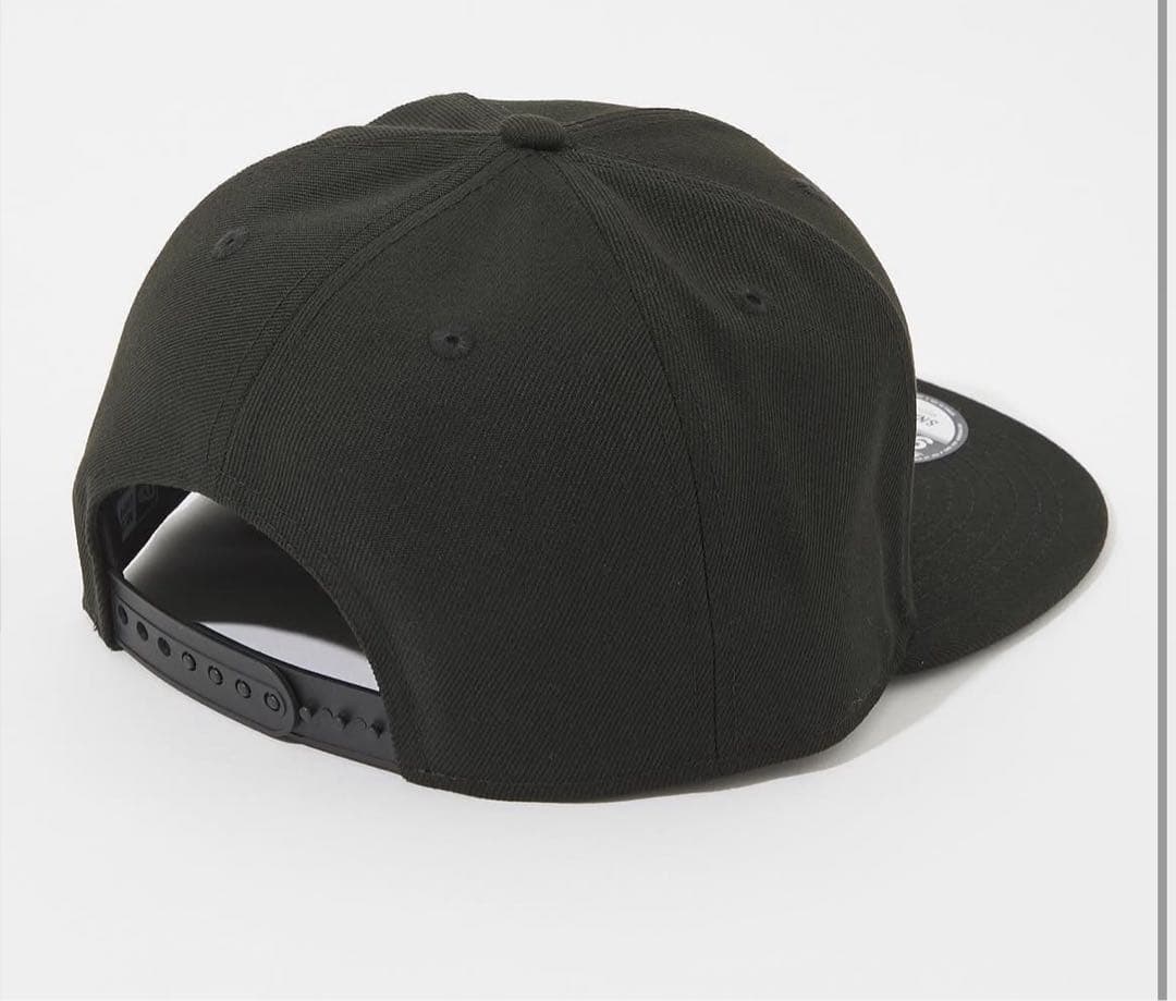 New Era 黒 スナップバックキャップ