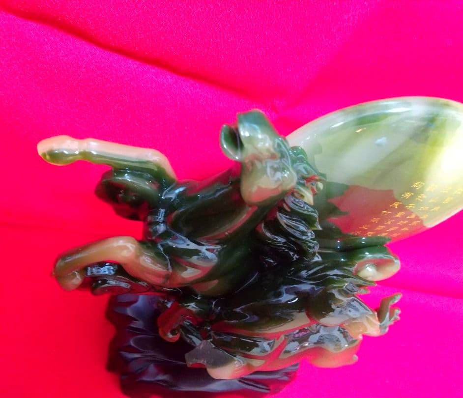 美しい馬の置物 翡翠っぽい 彫刻品 骨董品 美術品 芸術品 - メルカリ