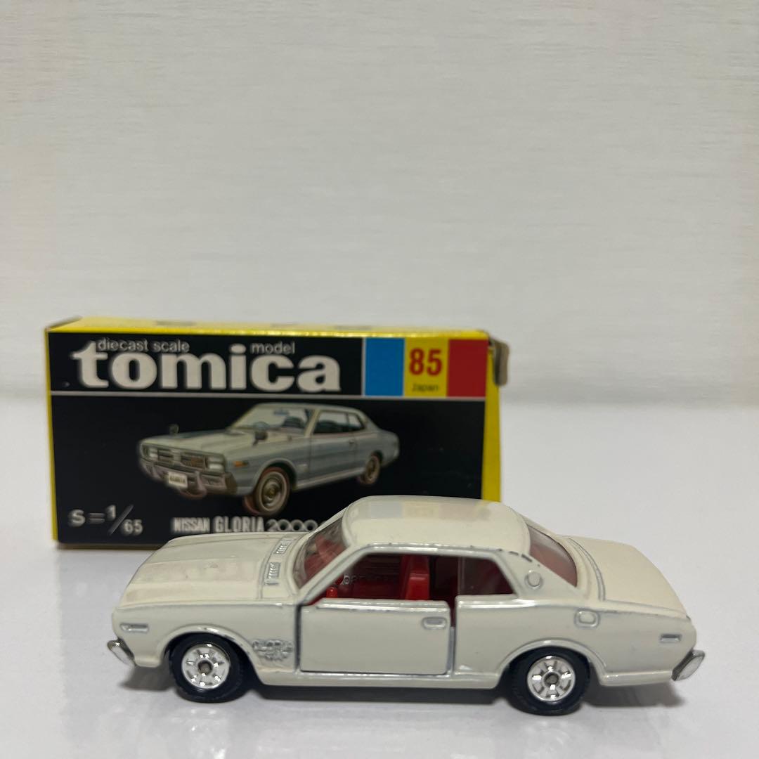 黒箱トミカ 85 Nissan Gloria 2000 1/65