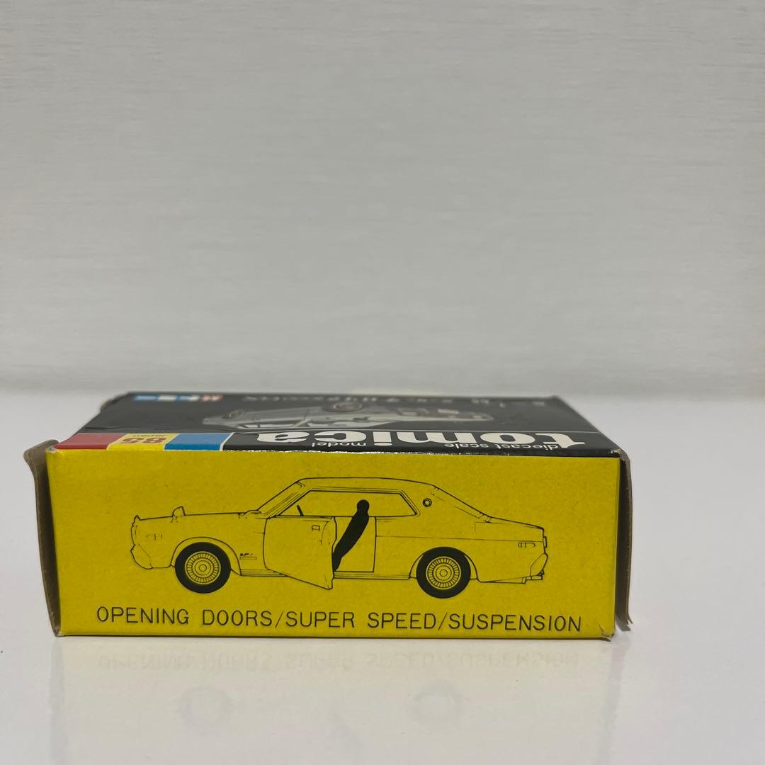 黒箱トミカ 85 Nissan Gloria 2000 1/65
