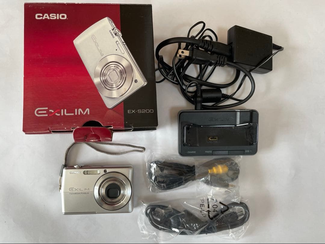 デジタルカメラ CASIO EXILIM EX-S200 Casio Exilim EX-S200 Digital Camera with Basic Accessory Kit