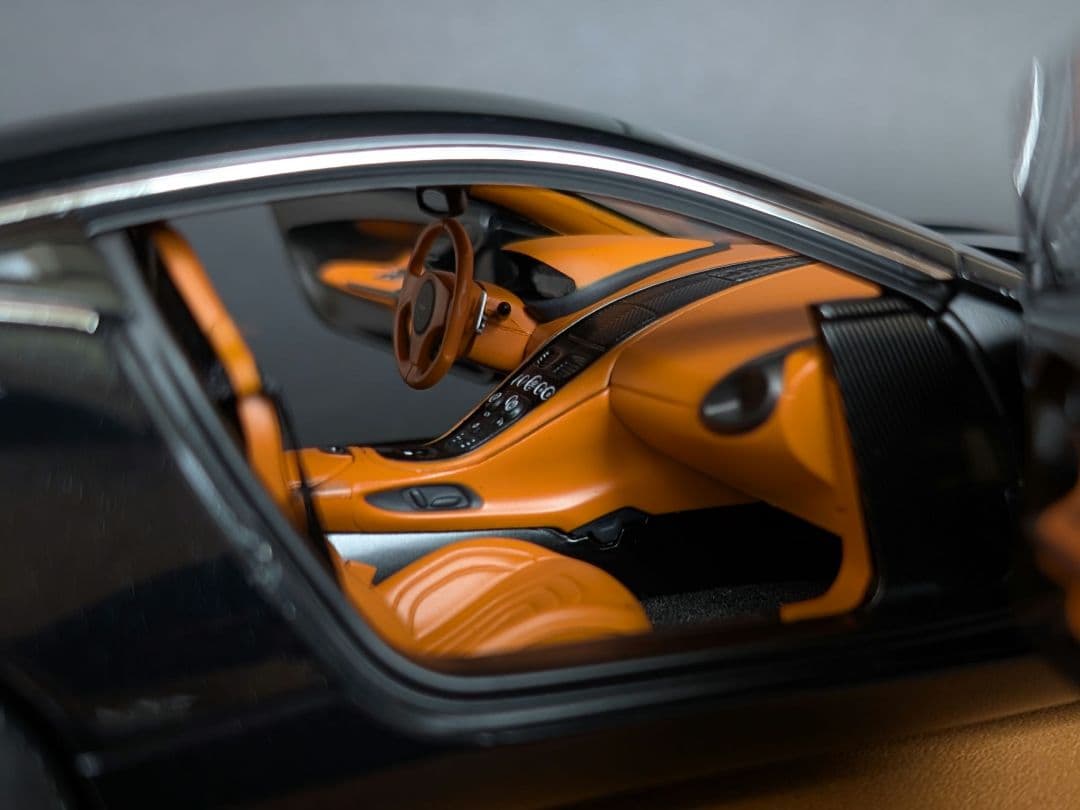 オートアート 1/18 ASTON MARTIN ONE-77 ブラックパール