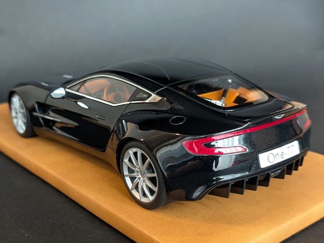 オートアート 1/18 ASTON MARTIN ONE-77 ブラックパール