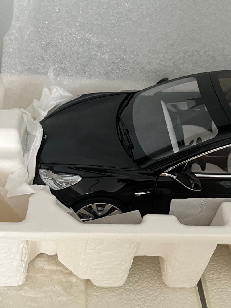 ミニカー　1/18 テスラ　モデル3 ブラック