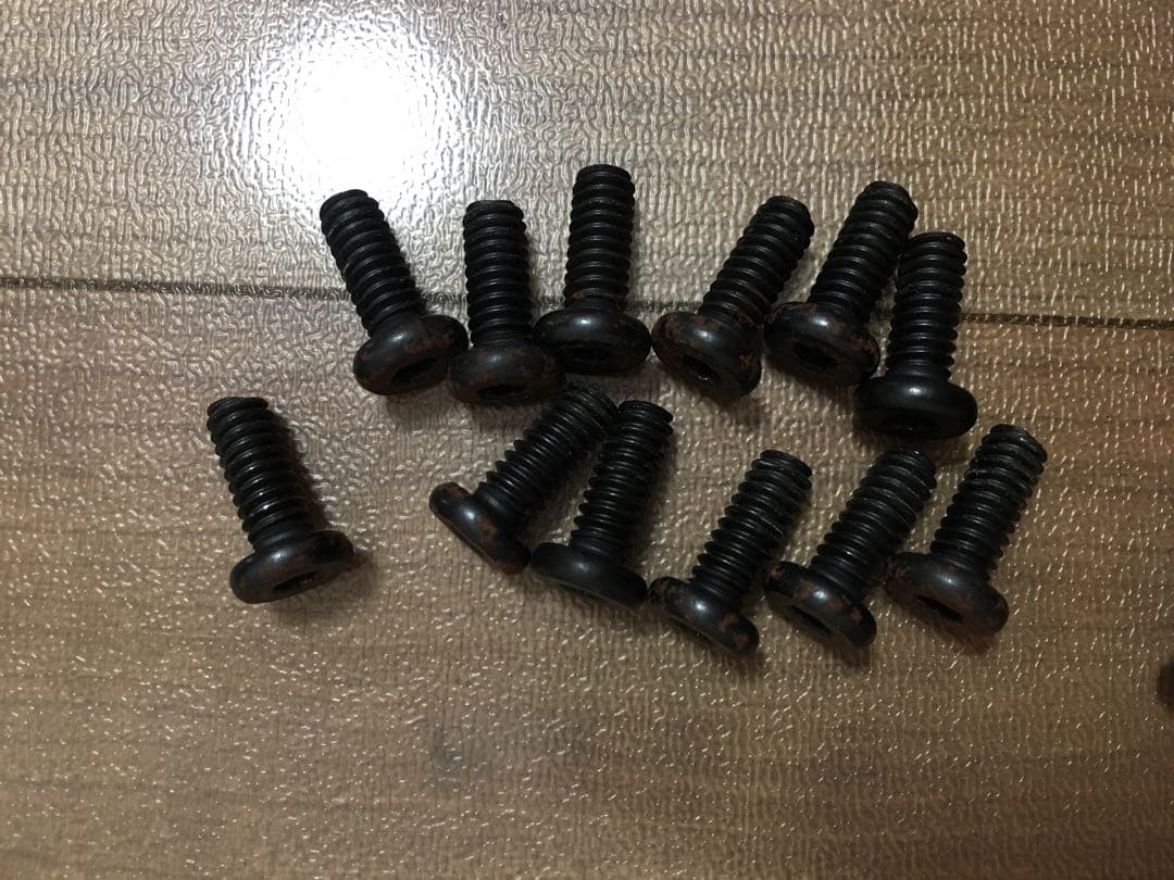 バウヒュッテ　ゲーミングデスク　BHD-1000M