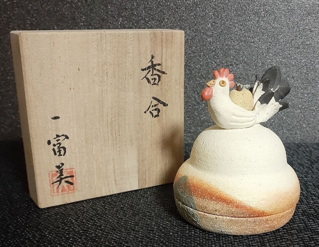 笠間焼【女流陶芸家】【小林一富美】作　にわとり　鶏　香合　共箱　茶道具　茶器 笠間焼【女流陶芸家】【小林一富美】作 にわとり 鶏 香合 共箱 茶道具 茶器