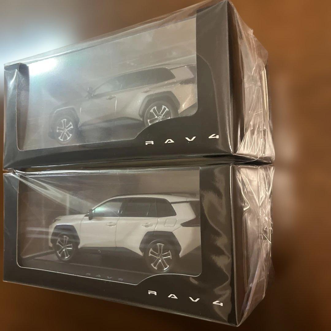 トヨタ新型RAV4 Zハイブリッドミニカー 1/30カラーサンプル2台セット