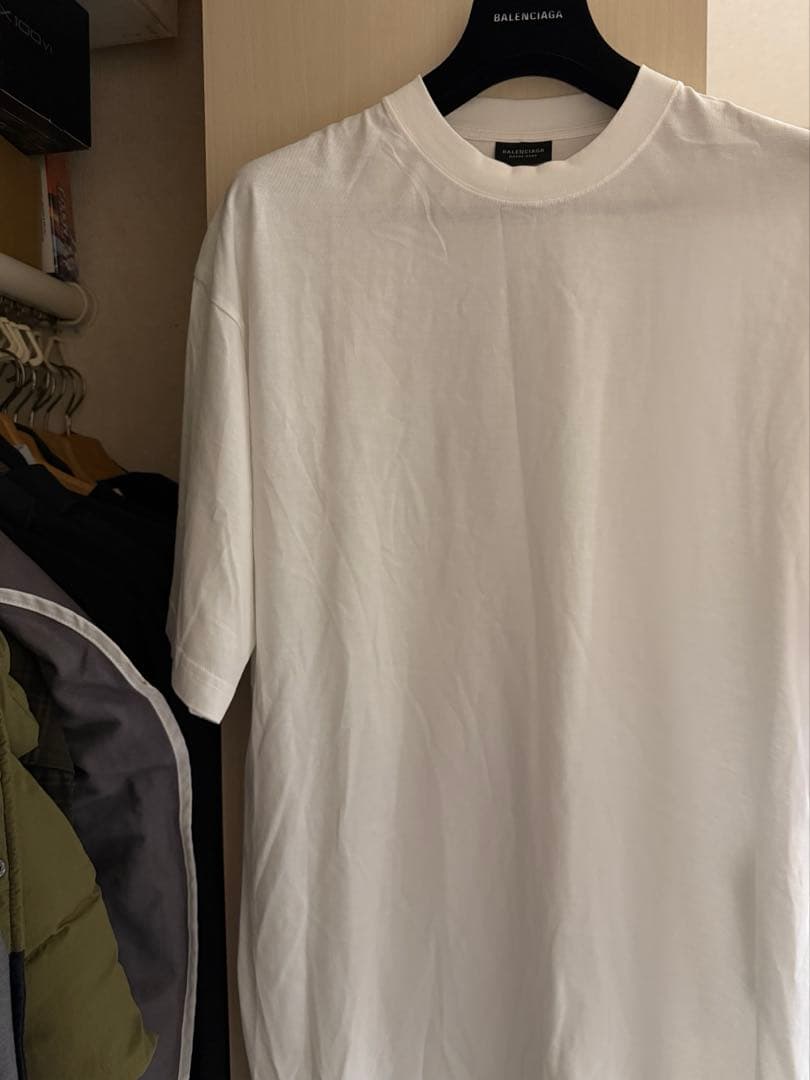 BALENCIAGA Garde-Robe ミディアムフィットTシャツです。