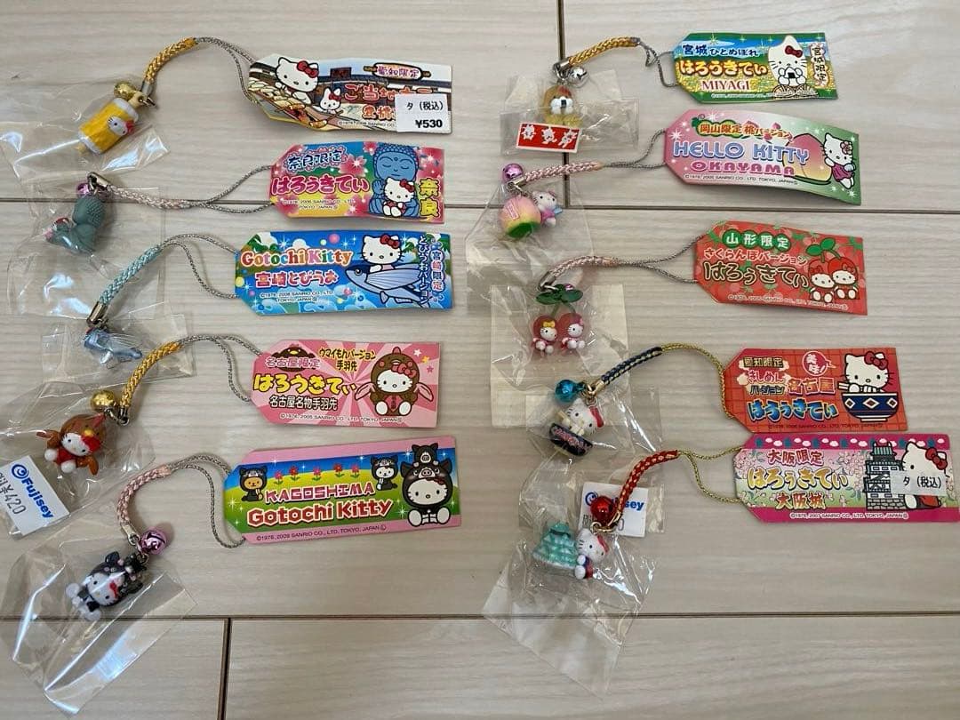 ご当地キティ　64個セット売り　根付け　キーホルダー　ハローキティ